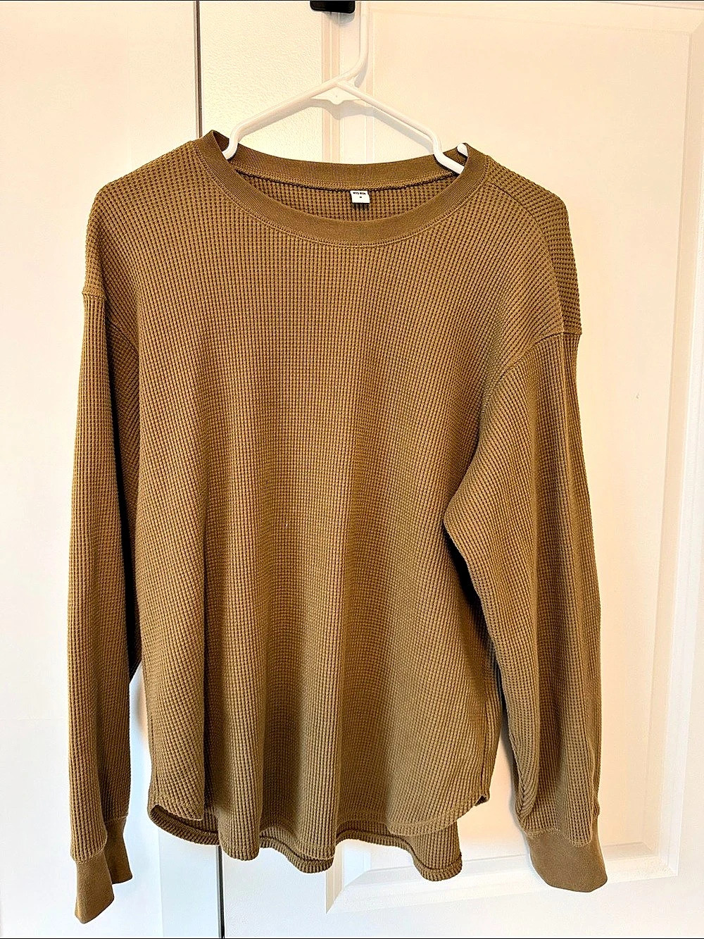 Uniqlo Waffle Knit Crewneck in Brown Size Medium Like New